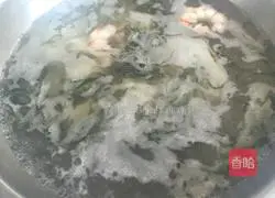 Illustration of how to make seaweed, egg and shrimp wontons 5
