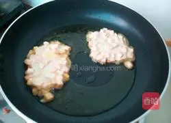 Illustration of how to make sweet potato cakes 5