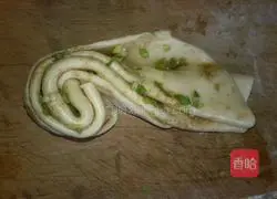How to make scallion pancakes 7