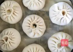 Illustration of how to make amaranth and pork buns 12