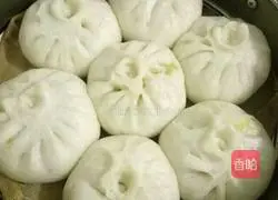 Illustration of how to make steamed buns stuffed with cabbage 14