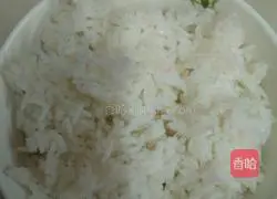 Illustration of how to make celery and egg fried rice 3