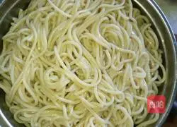 Illustration of how to make noodles 2