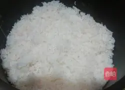 Illustration of how to make fried rice with beans, bacon and pork 6