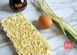 Illustration of how to make fried noodles with soy sauce 1