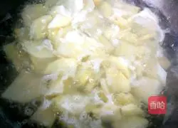 Illustration of how to make stringy potato pancakes 4
