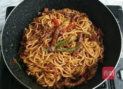 Illustration of how to make garlic beef fillet fried noodles 6
