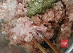 Illustration of how to make cabbage, green pepper and meat buns 7