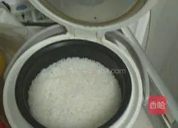 Illustration of three primary color fried rice recipes 1