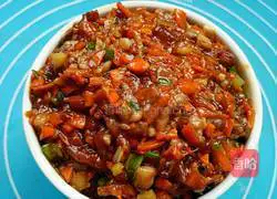 Illustration of how to make carrot and mutton dumpling stuffing 1