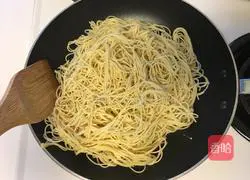 Illustration of making fried noodles with soy sauce 5