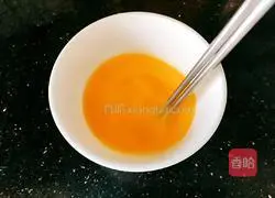 Illustration of how to make pineapple colorful fried rice 8