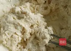 Illustration of how to make straw hat cake 1