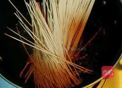 Illustration of how to make meat sauce noodles 8