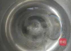 Illustration of how to make fried flower cake 1