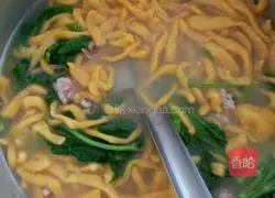 Illustration of how to make carrot noodles 4