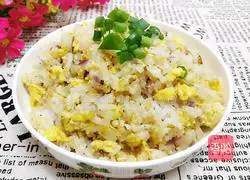 Illustration of how to make onion and duck egg fried rice 10