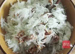 Illustration of how to make winter melon dumpling stuffing 12