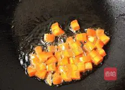 How to make sausage, carrot and egg fried rice Illustration 5