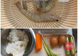 Illustration of how to make shrimp and egg fried rice 1