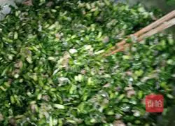 Illustration of how to make leek and pork dumplings 5