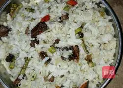 Illustration of how to make fried rice with soaked cowpeas and sausages 5