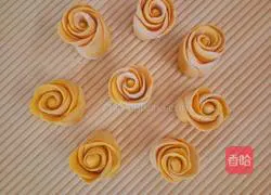 Illustration of how to make pumpkin rose steamed buns 16
