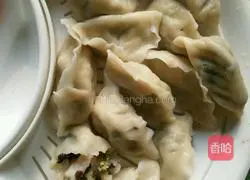 Illustration of how to make multi-stuffed three-fresh dumplings 10