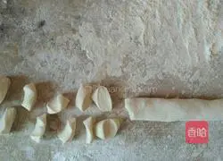 Illustration of how to make leek and egg dumplings 10