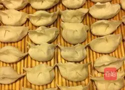 How to make dumplings stuffed with pork, prawns, corn kernels and chives Illustration 5