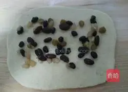 Illustration of how to cut honey bean buns 6
