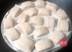 Illustration of how to make red bean and milk-flavored steamed buns 14