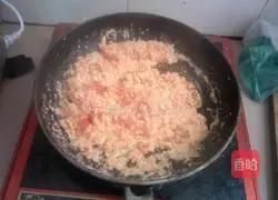 Illustration of how to make tomato and egg fried rice 3