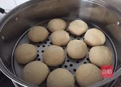 Illustration of how to make brown sugar steamed buns 13