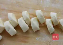 Illustration of how to make zucchini and egg buns 7