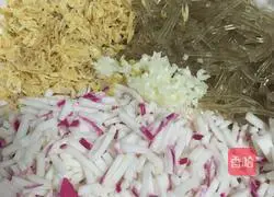 Illustration of how to make shredded radish, vermicelli and shrimp buns 3