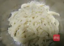 Illustration of how to make dried carrot noodles 3