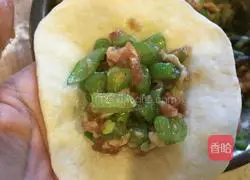 Illustration of how to make bean and meat buns 11