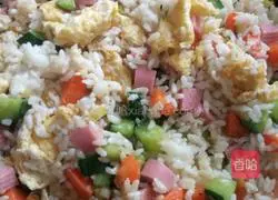Illustration of how to make ham, vegetable and egg fried rice 10