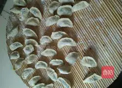 Illustration of how to make leek and egg dumplings 12