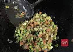 How to cook potato, sausage and bacon braised rice Illustration 3