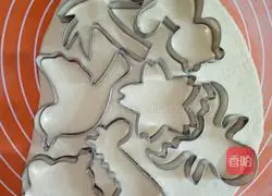 Illustrations of how to make cartoon steamed buns for children 10