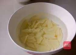 Illustration of how to make fried potato noodles 1