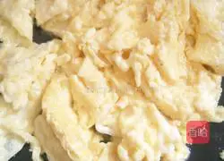 Illustration of how to make fried noodles with eggs 5