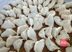 Illustration of how to make dumplings stuffed with chives 5