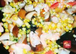 Illustration of how to make fried rice with mushrooms and shrimps 3