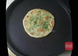 Illustration of how to make dumpling skin scallion pancake 9