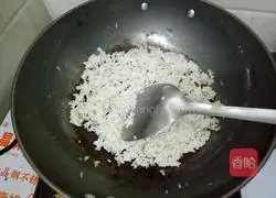 Illustration of how to make cabbage and egg fried rice 6