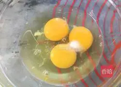 Illustration of how to make carrot and egg pancakes 1