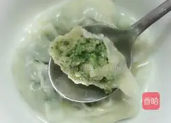 Illustration of how to make pork and shepherd's purse dumplings 6